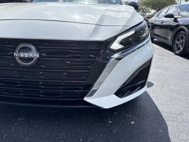 Used 2025 White Nissan 2.5 SV image 9