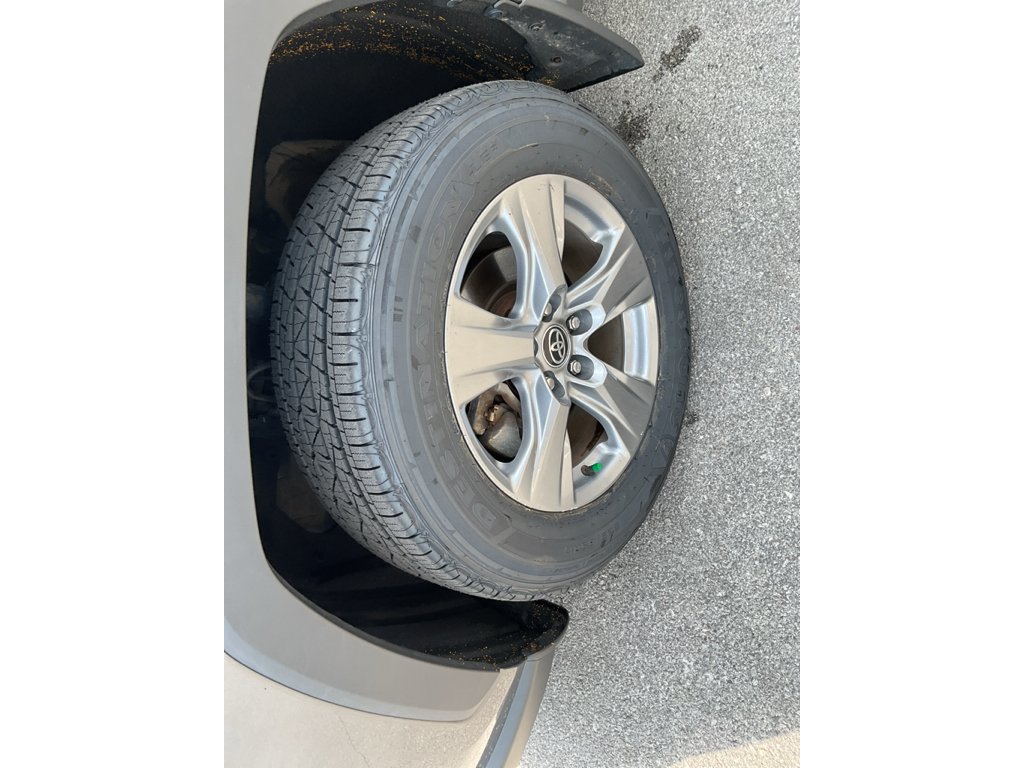 Used 2022 Magnetic Gray Metallic Toyota Hybrid XLE image 5