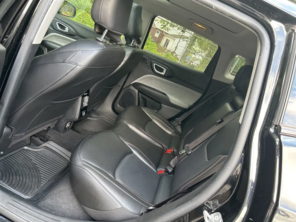 Used 2022 Black Jeep Latitude Lux image 29