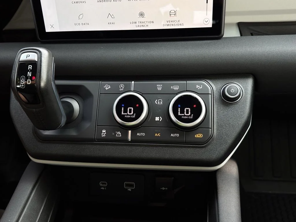 2023 Land Rover Defender X-Dynamic SE - Photo 10