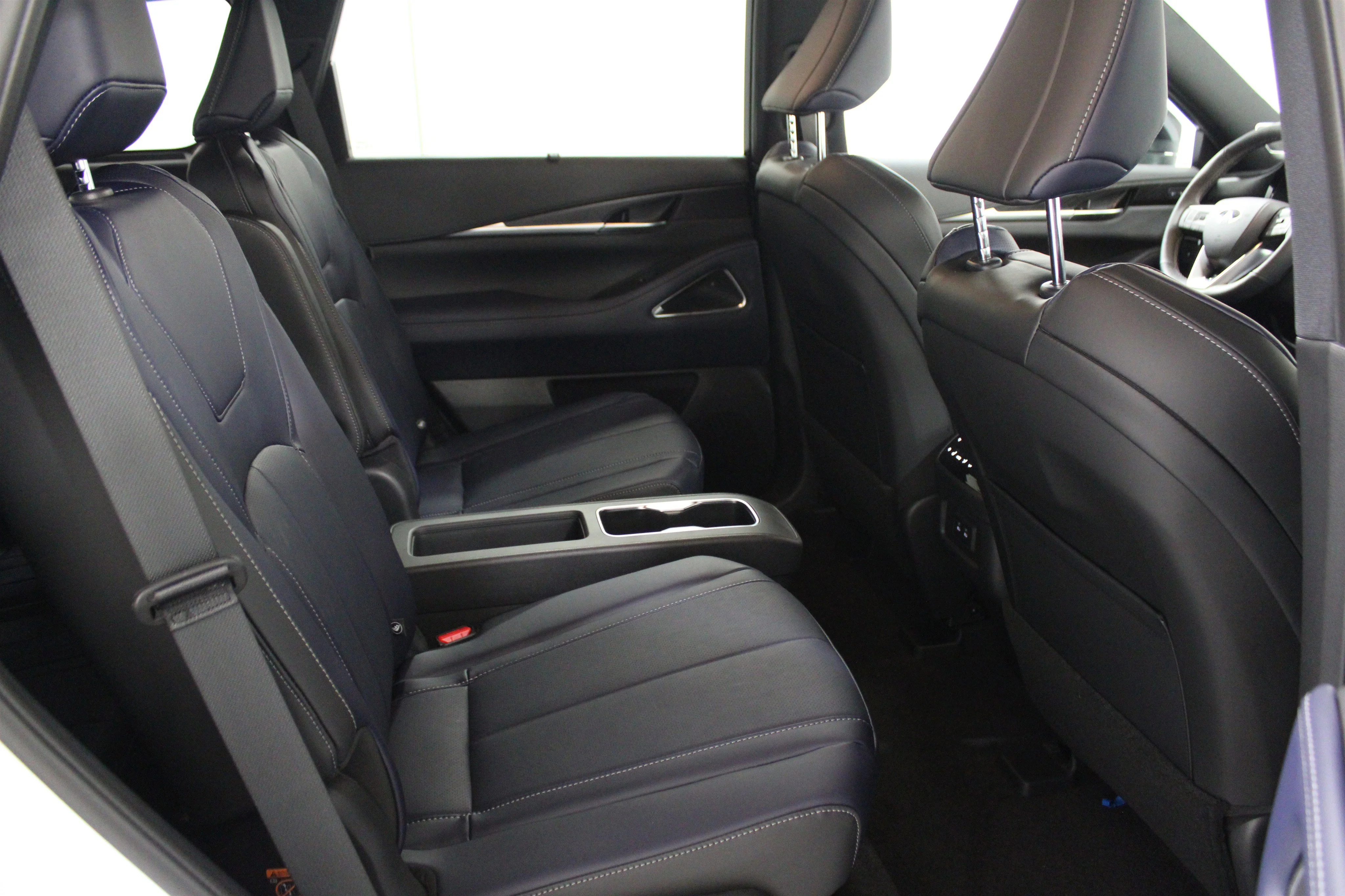 New 2026 RADIANT WHITE INFINITI Sport AWD image 25