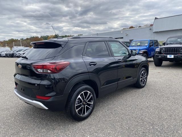 2024 Chevrolet Trailblazer LT photo 2