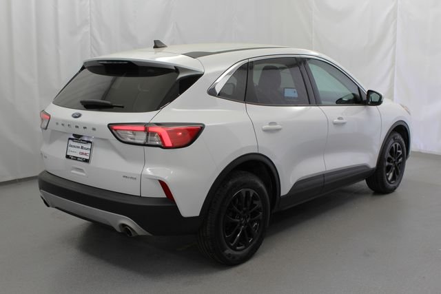 Used 2021 White Ford SE image 9