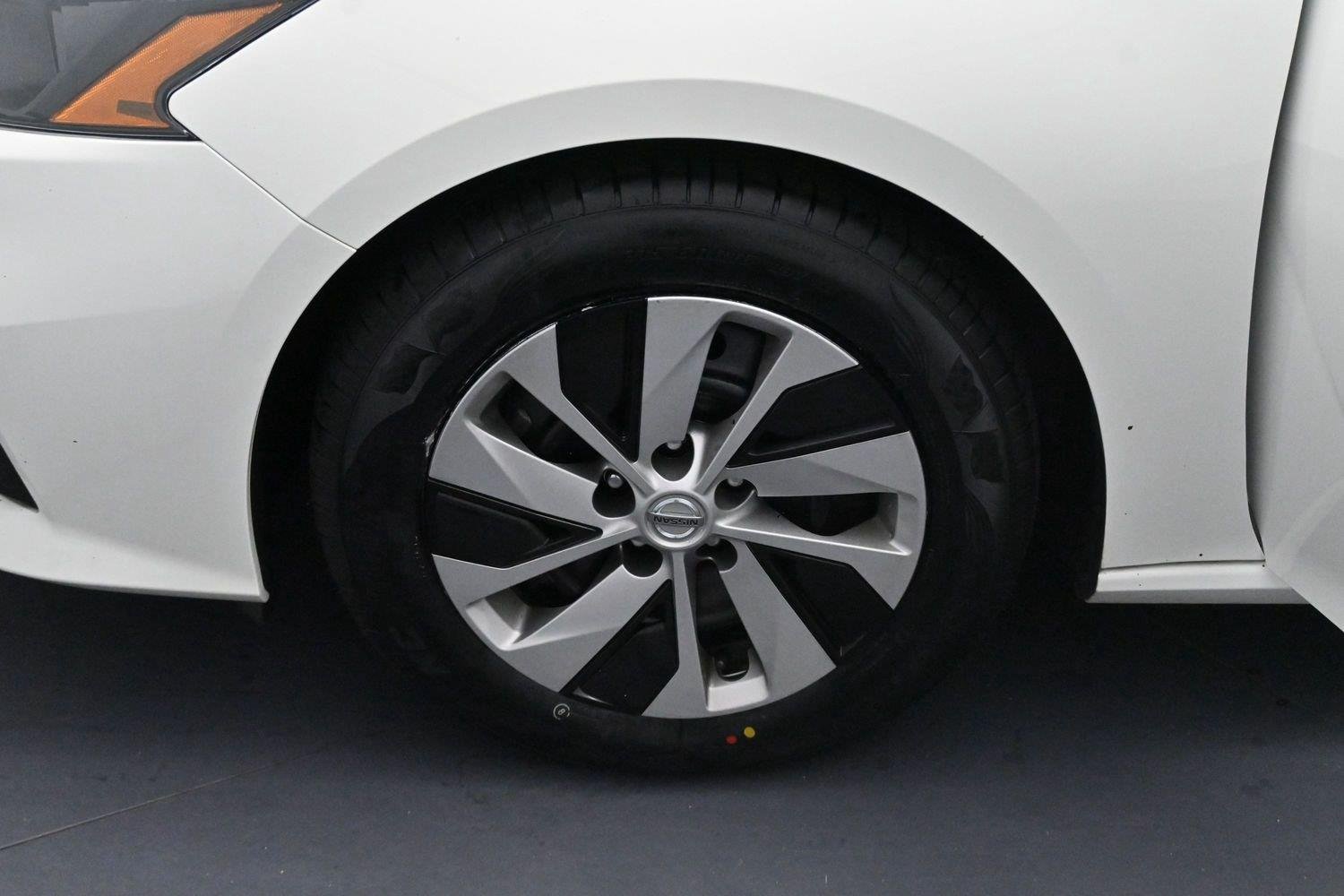 Used 2022 Glacier White Nissan 2.5 S image 27