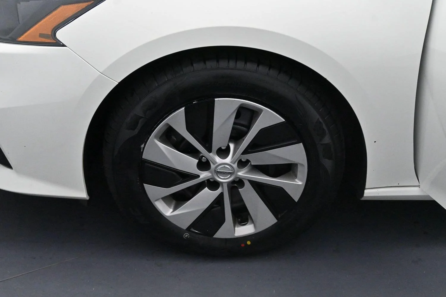 Used 2022 Glacier White Nissan 2.5 S image 27