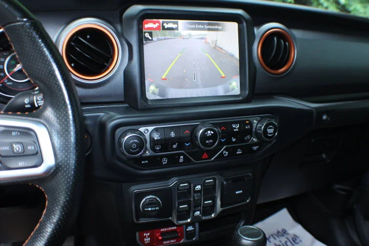 Used 2020 Sting-Gray Clearcoat Jeep Mojave image 12