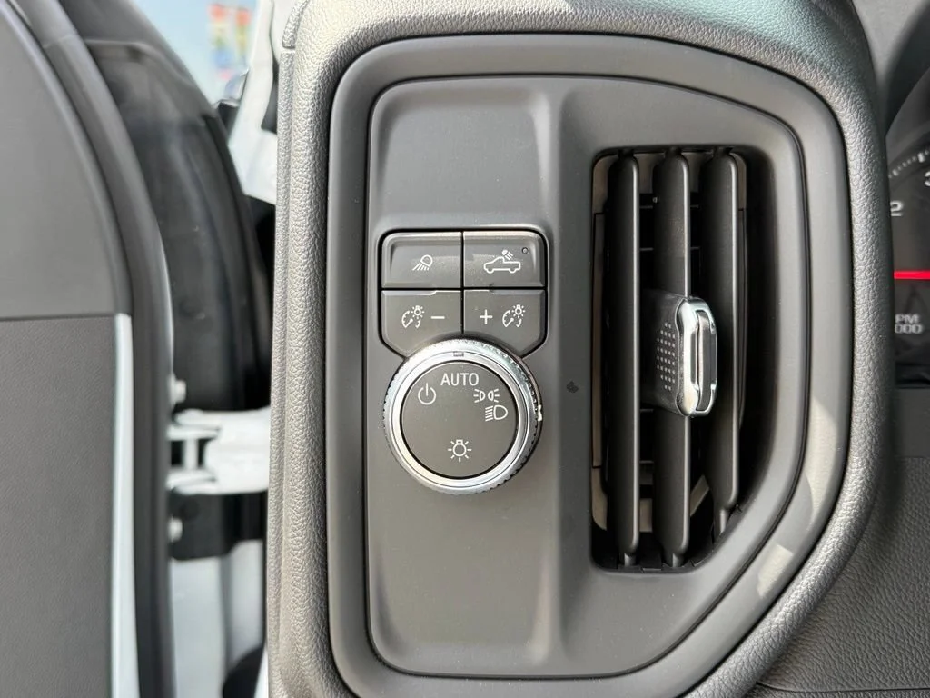 New 2026 Summit White GMC Pro image 28