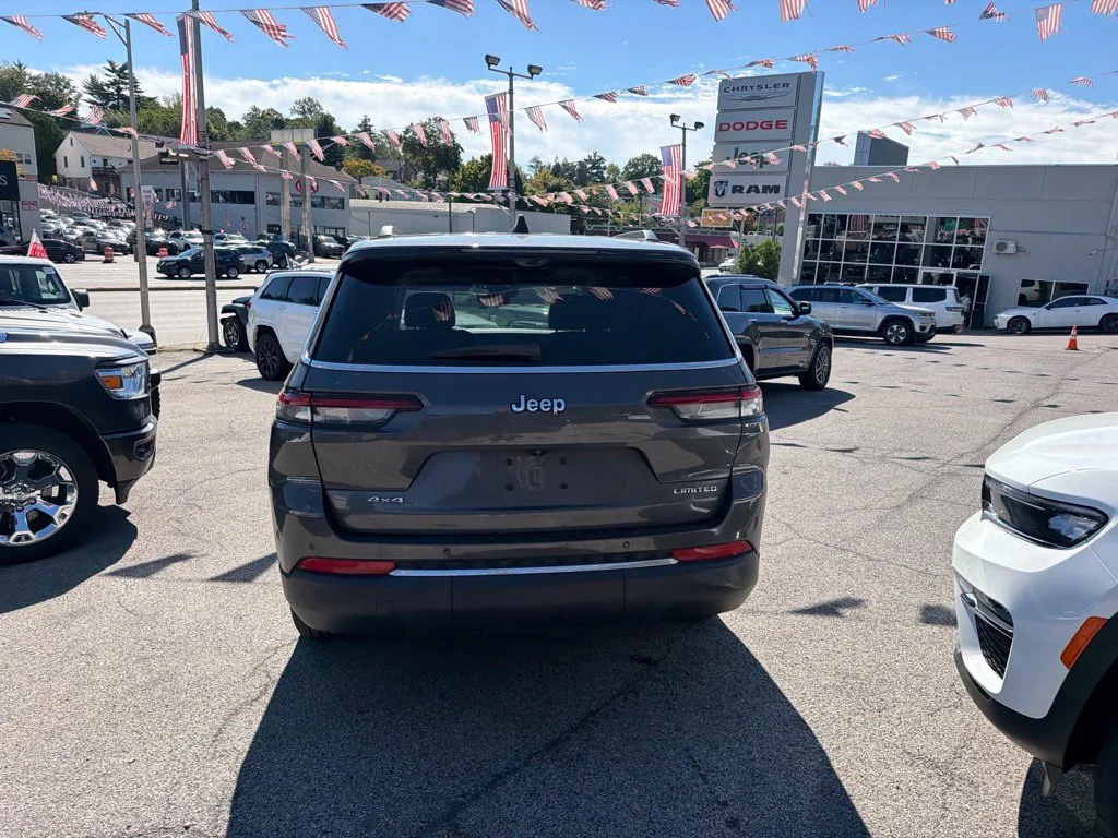 Used 2023 Gray Jeep Limited image 4