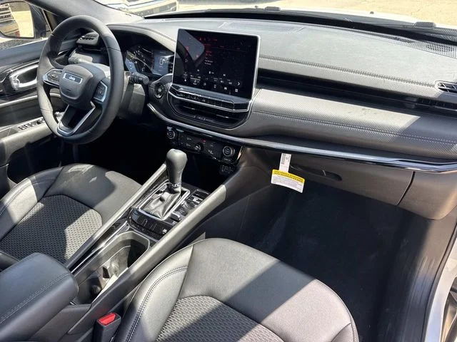 New 2026 White Jeep Latitude image 14