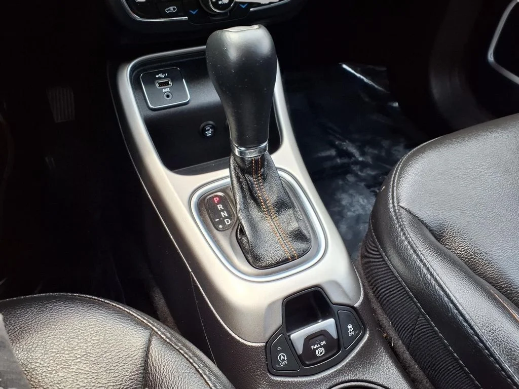 Certified Used 2020 Red Jeep Latitude image 11