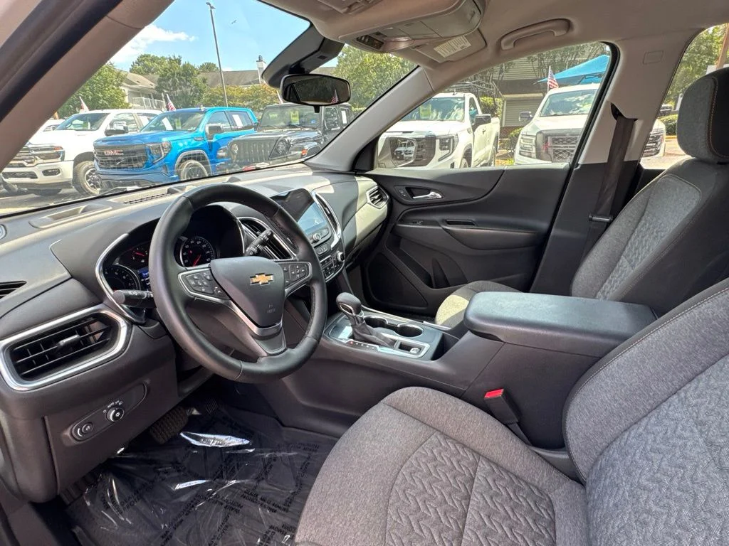 Used 2023 White Chevrolet LT image 17