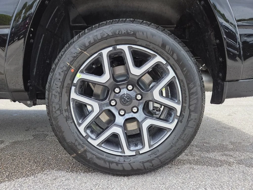 New 2026 Diamond Black Crystal Pearl-Coat Exterior Paint RAM Laramie image 7