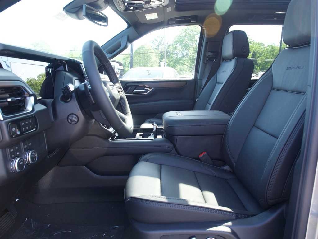 2026 GMC Yukon XL Denali - Photo 10
