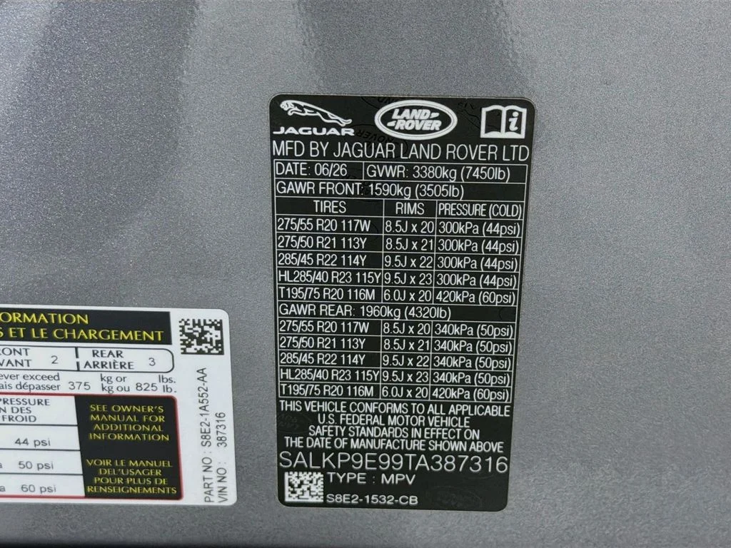 New 2026 Eiger Grey Land Rover SE image 34