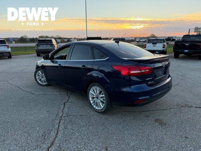 Used 2016  Ford Titanium image 9