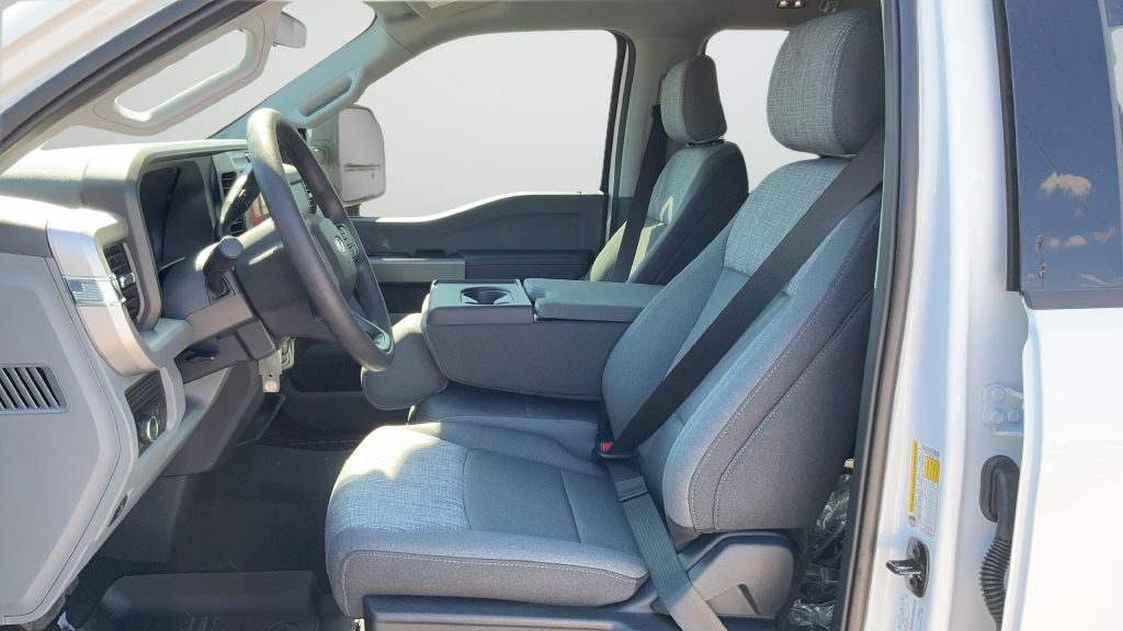 New 2026 Oxford White Ford XLT image 17