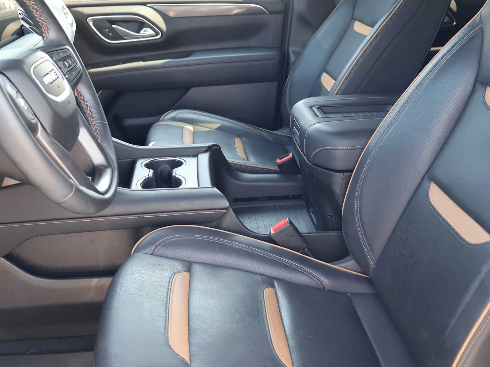 Used 2024 White Frost Tricoat GMC AT4 image 12