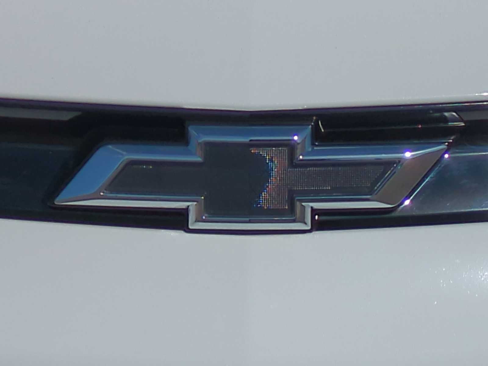 2027 Chevrolet Bolt LT - Photo 8