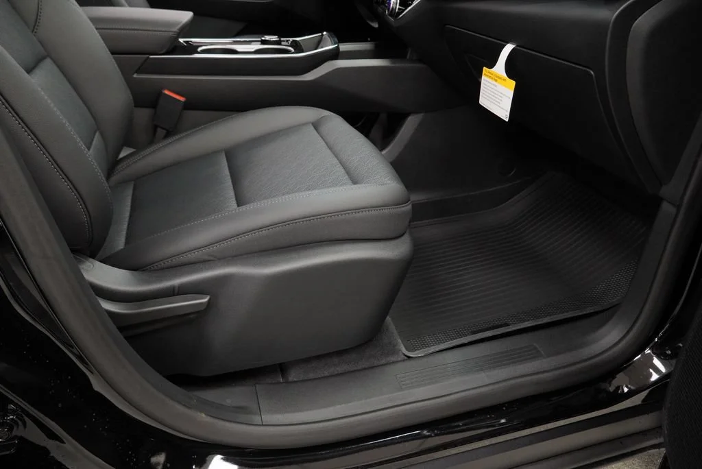 New 2027 Mosaic Black Metallic Chevrolet LT image 30