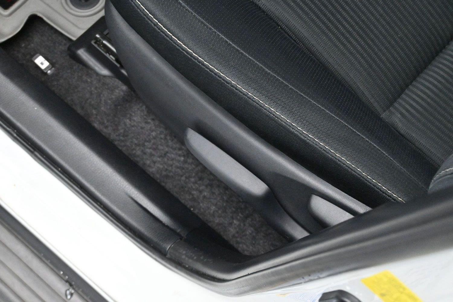 Used 2015 Super White Toyota XLE image 13