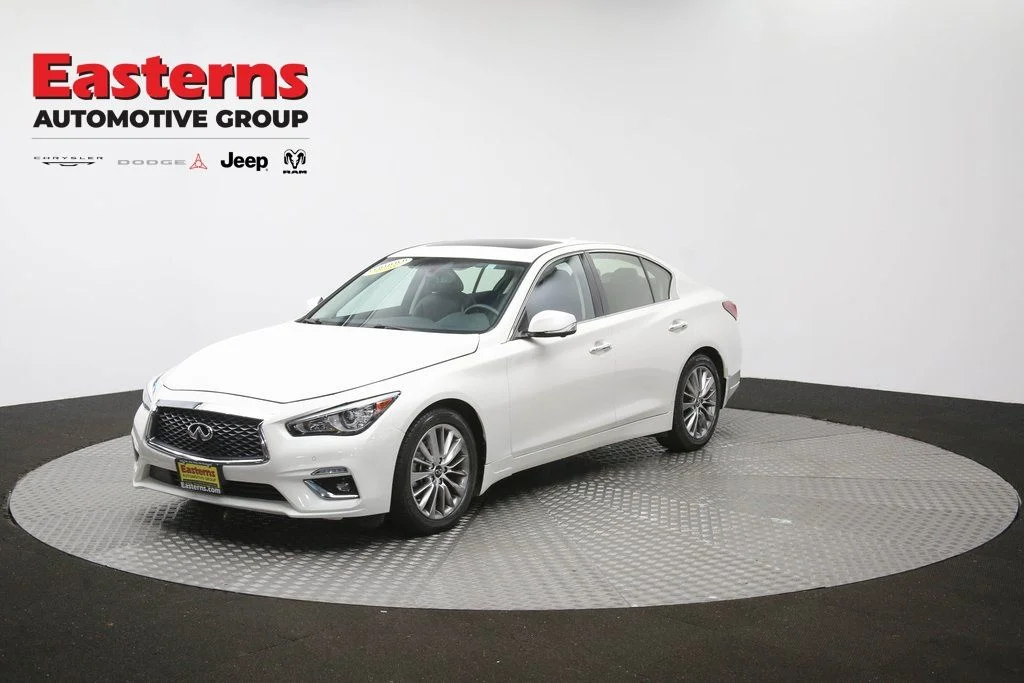 Used 2023 White INFINITI LUXE image 59
