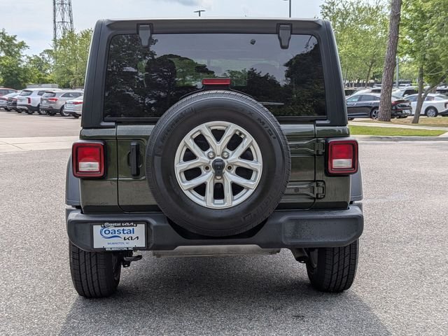 Used 2023 Green Jeep Sport S image 4