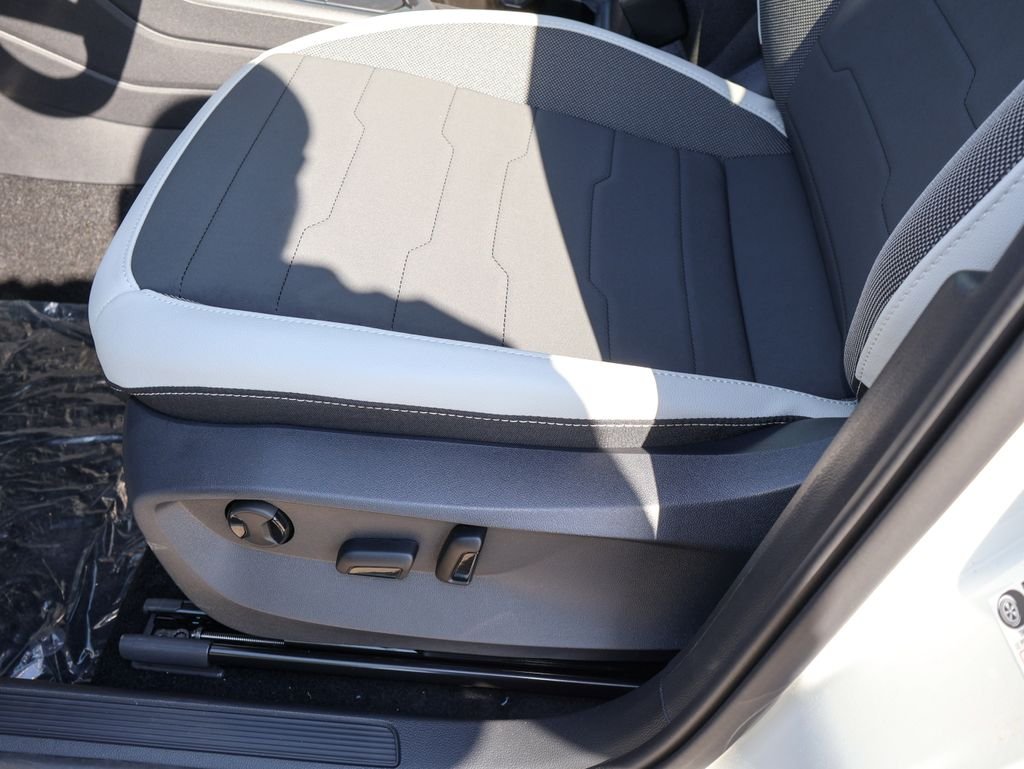 New 2026 White Volkswagen 1.5T SE image 12