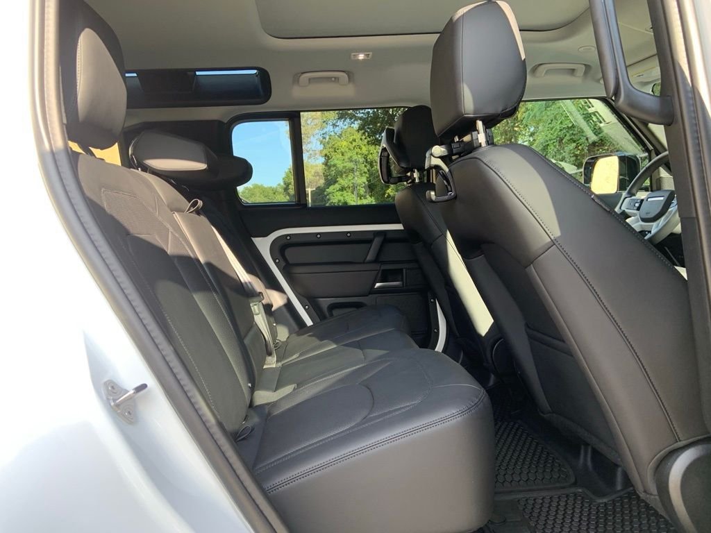 Used 2025 White Land Rover S image 20