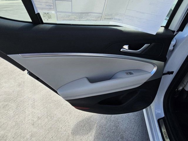 2025 GENESIS G70 Standard - Photo 14