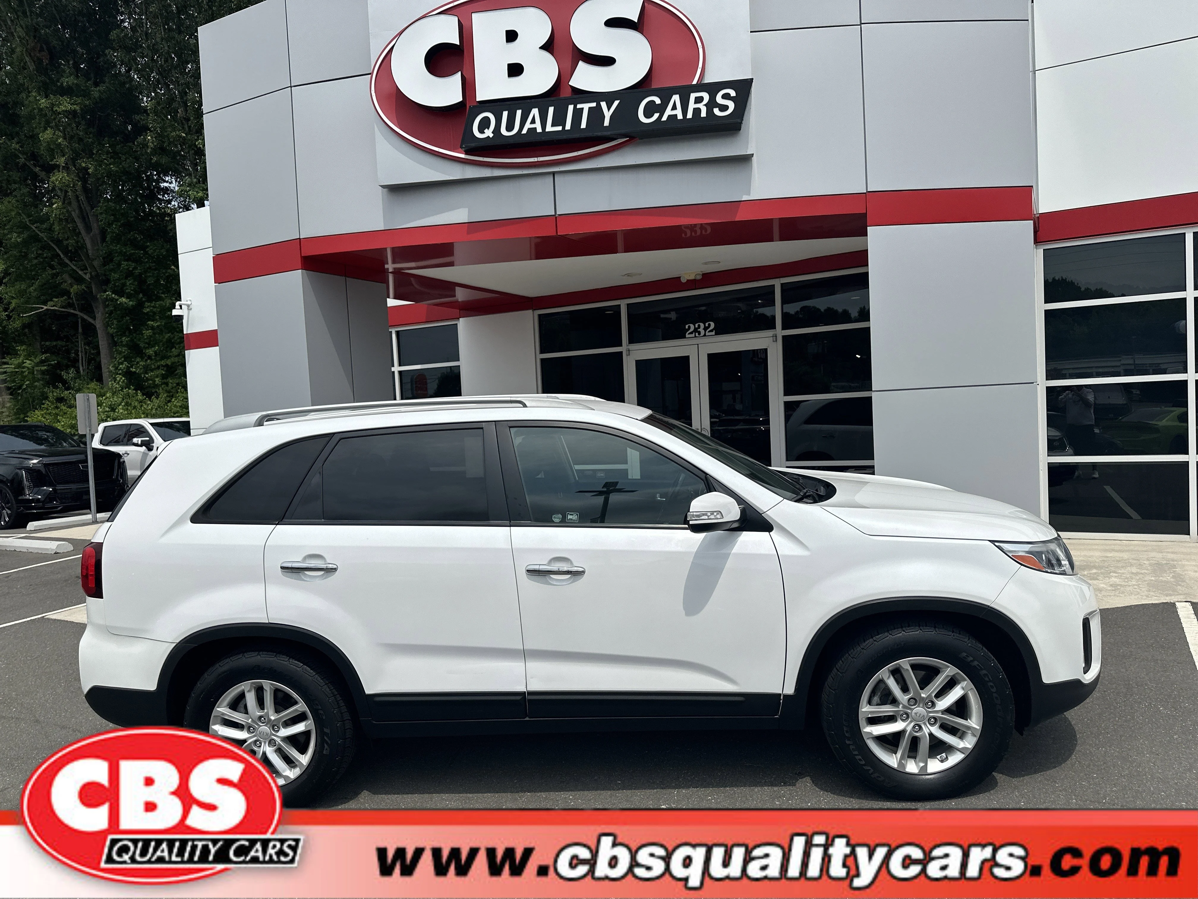 Used 2015 Snow White Pearl Kia LX image 1