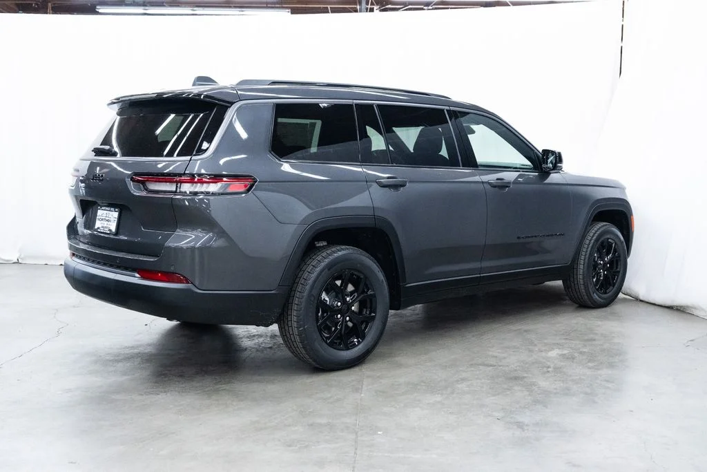 New 2026 Baltic Gray Metallic Clear-Coat Exterior Paint Jeep Altitude image 6