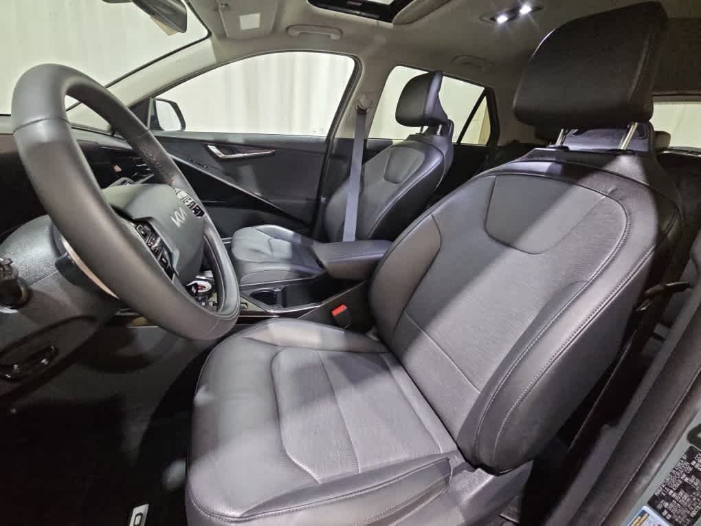 Used 2023 Cityscape Green Kia Wave image 11