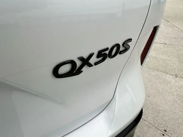 Used 2023 White INFINITI SPORT image 41