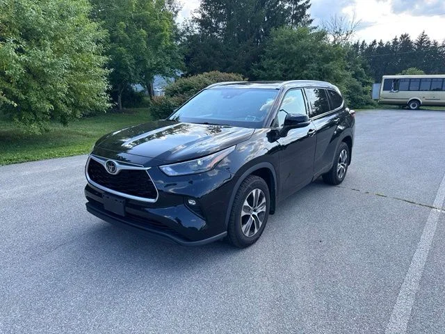 Used 2022 Black Toyota XLE image 7