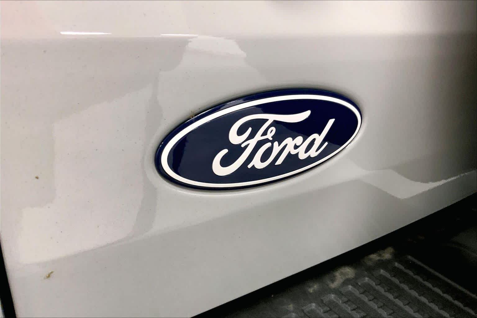 New 2026 Avalanche Gray Ford Badlands® image 12