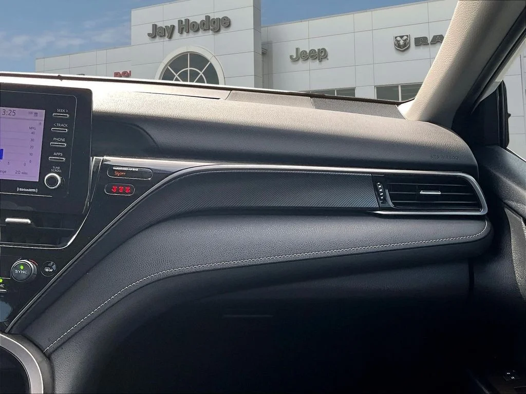 Used 2022 White Toyota SE Nightshade image 27