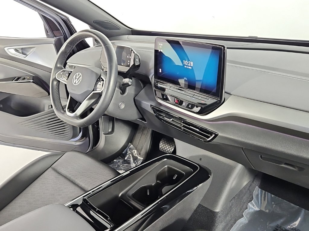 Used 2023 Black Volkswagen S image 13