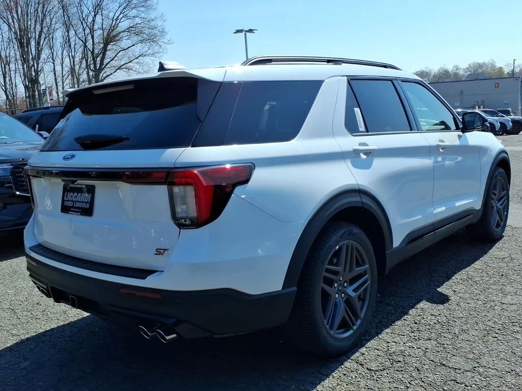 New 2026 Star White Metallic Tri-Coat Ford ST image 6