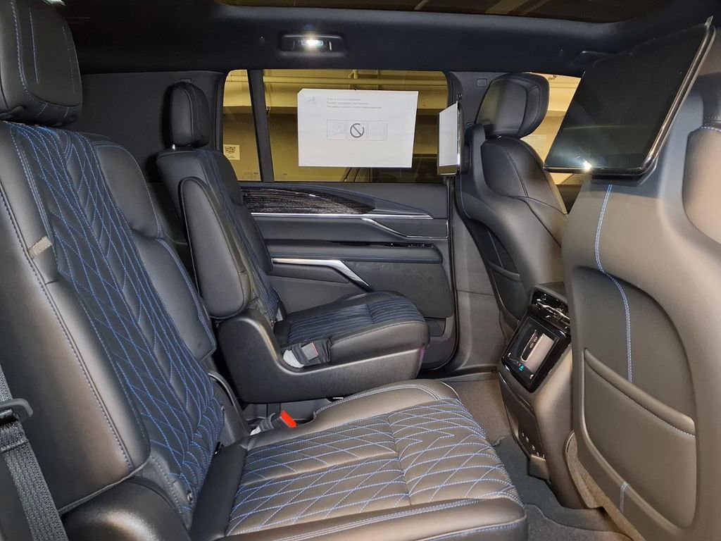 2026 Cadillac Escalade IQL Luxury - Photo 6