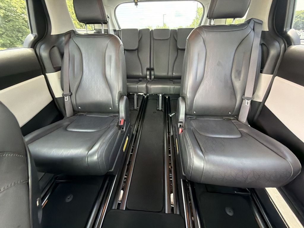 Used 2024 Black Kia LX image 13