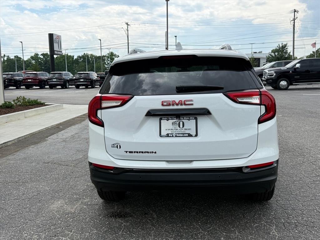 Used 2023 WHITE GMC SLT image 4