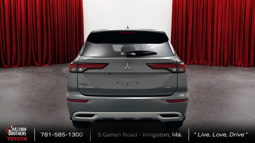 Used 2023 Gray Mitsubishi SEL Black Edition image 6