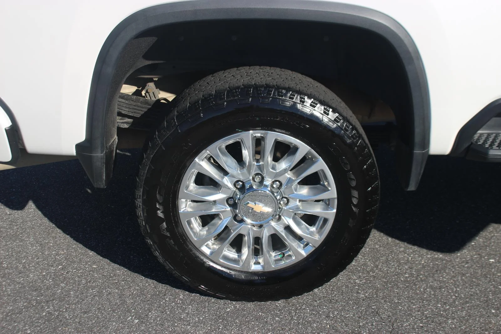 Used 2021 IRIDESCENT PEARL TRICOAT Chevrolet High Country image 34