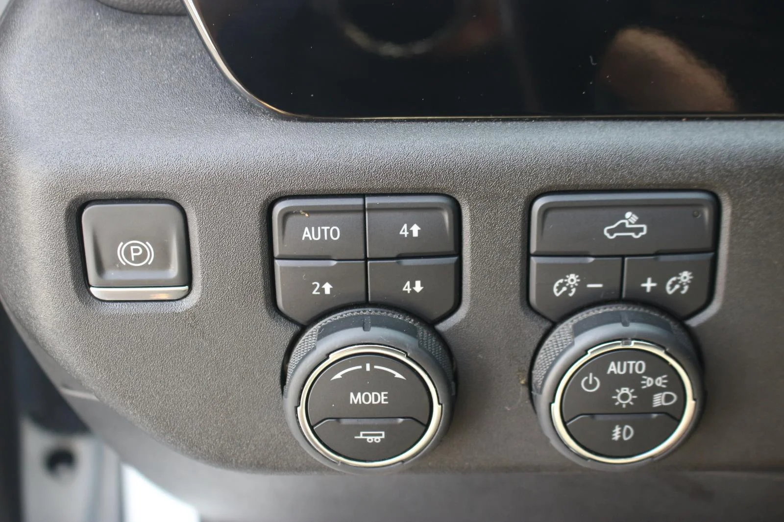 Used 2024 Summit White Chevrolet RST image 32