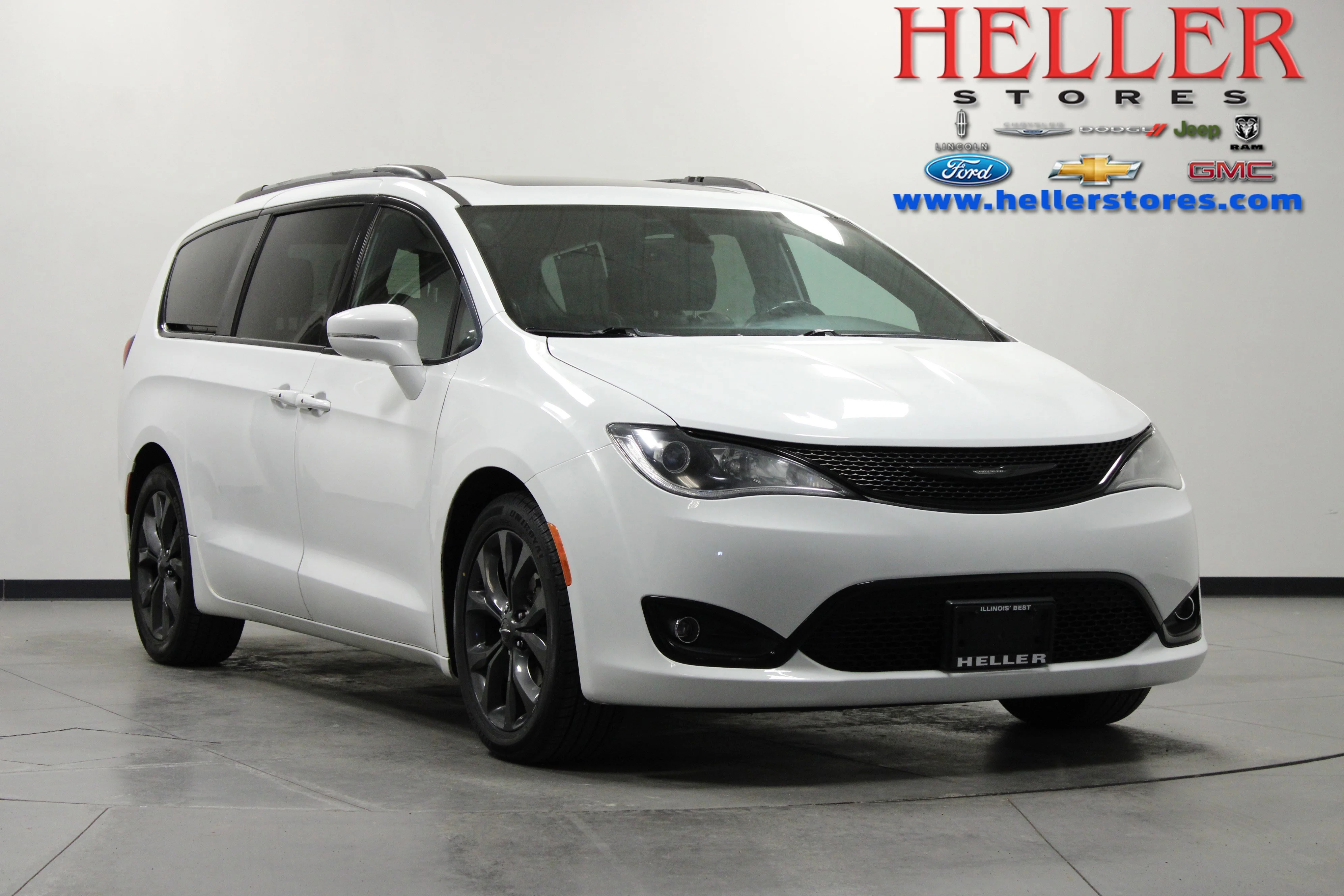 2018 Chrysler Pacifica Limited's photo
