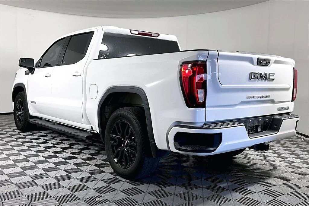 Used 2022 White GMC Elevation image 2