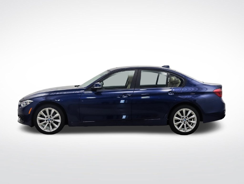 Used 2018 Blue Metallic BMW 320i xDrive image 2