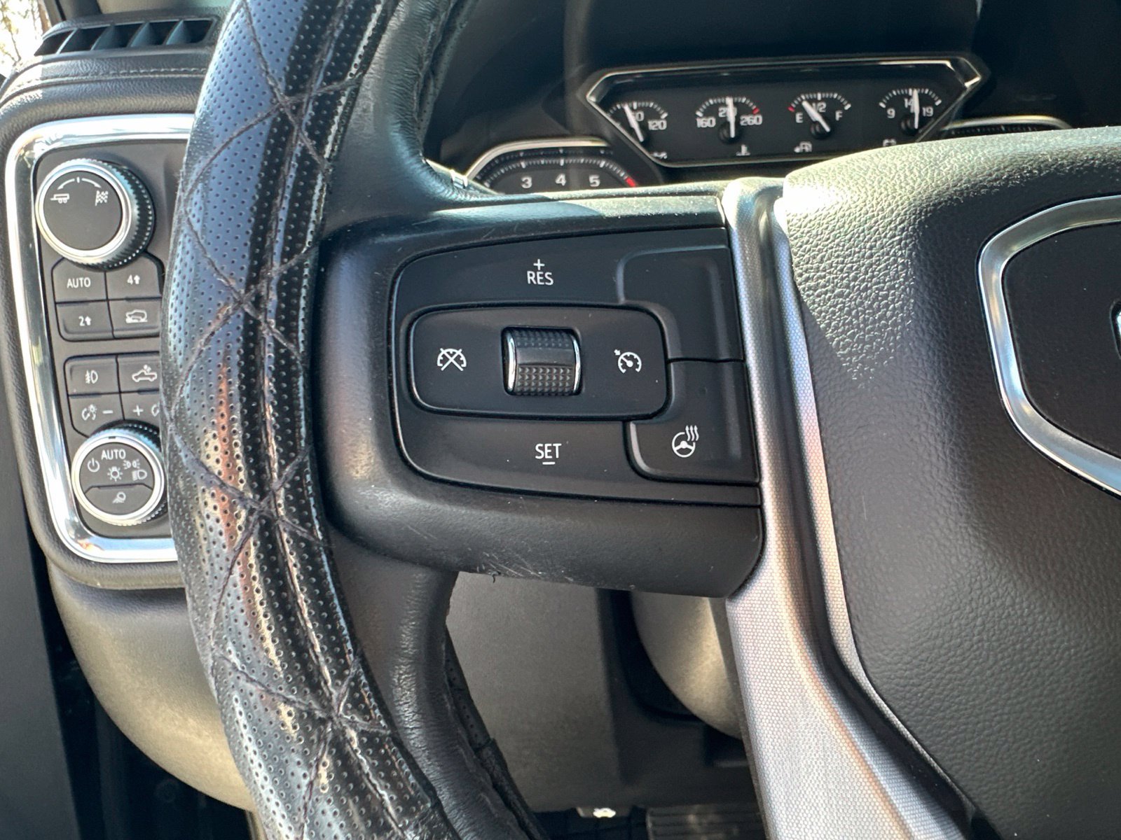 Used 2019 Onyx Black GMC SLT image 24