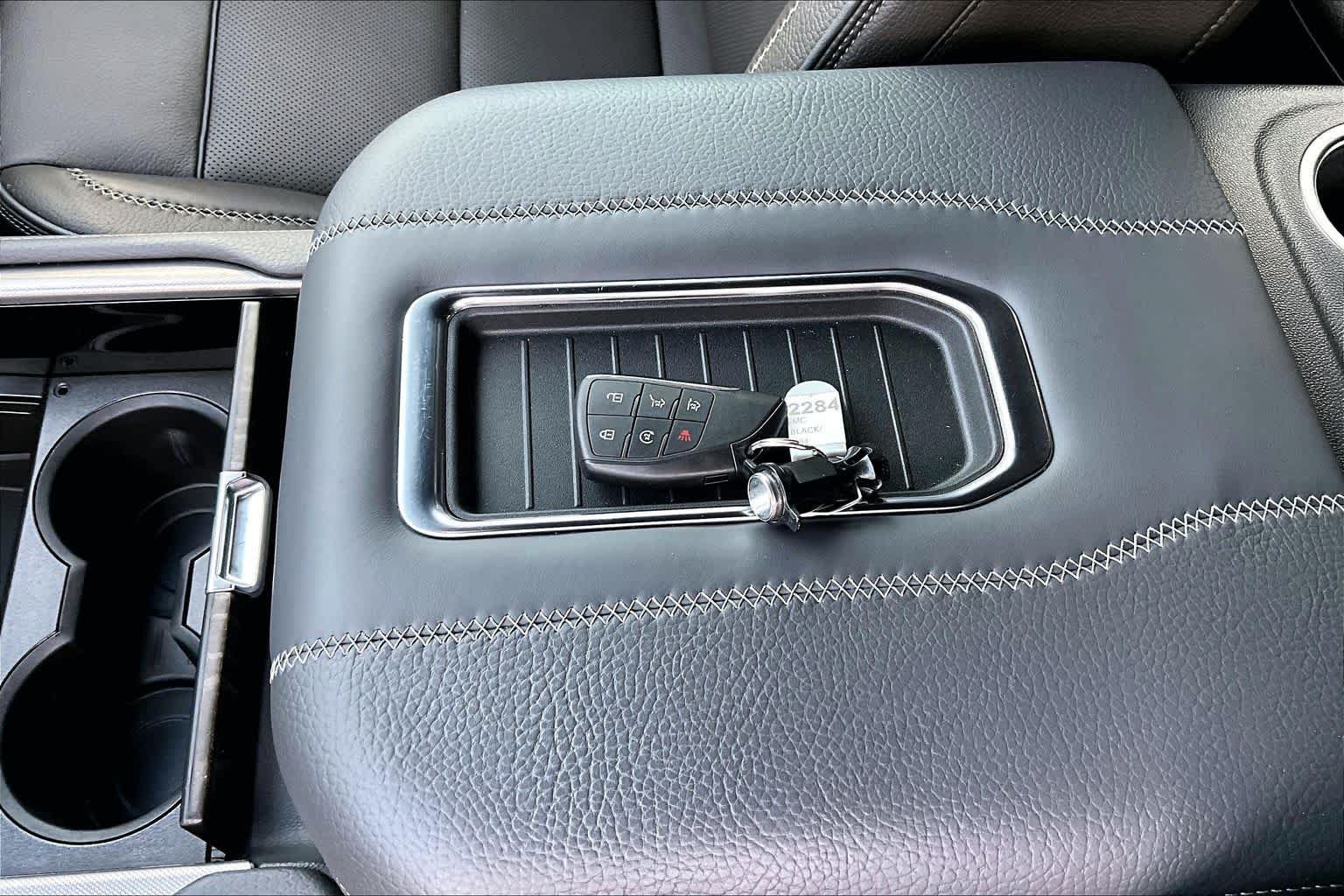 Used 2024 Onyx Black GMC Denali image 14