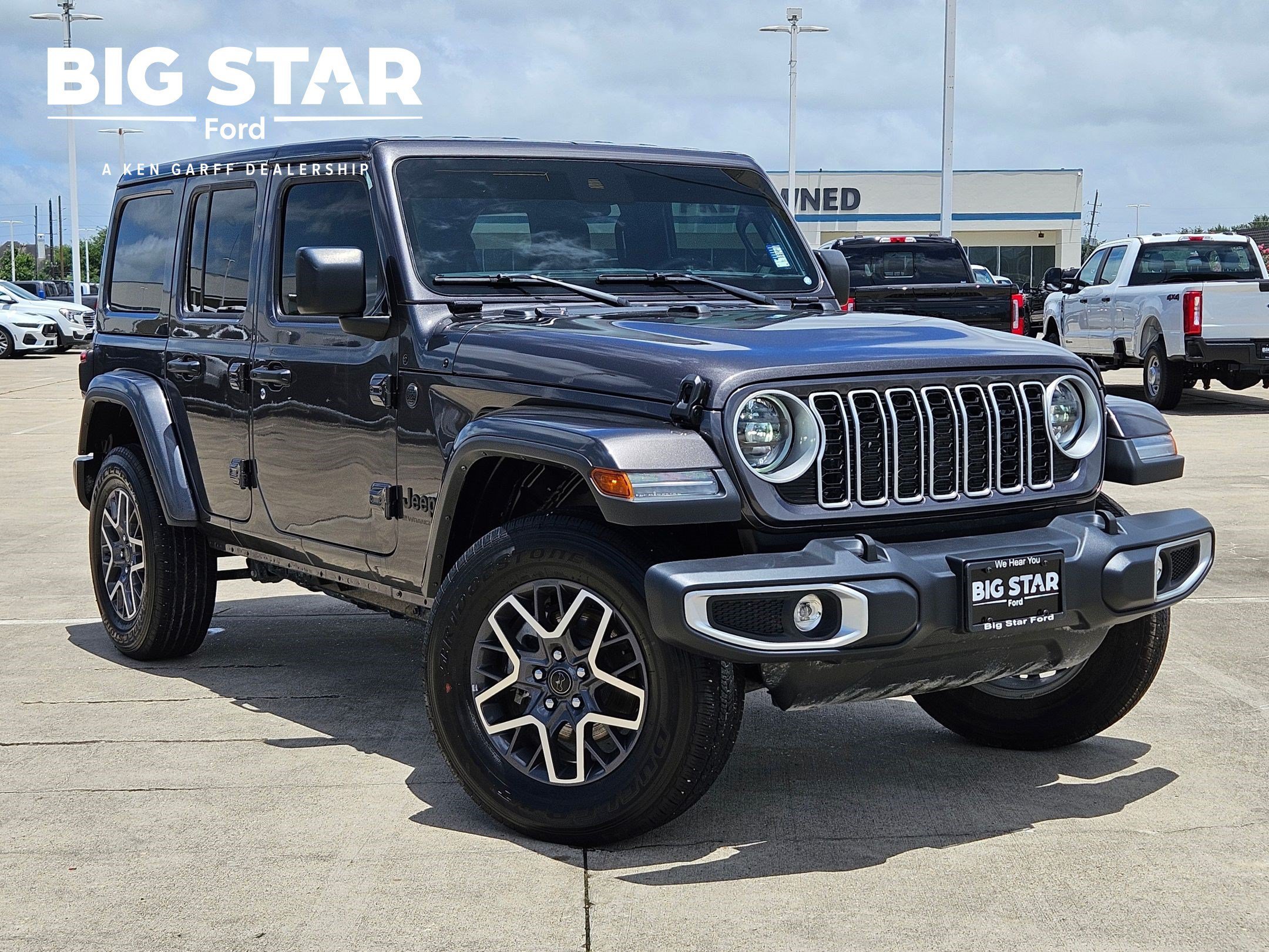 Used 2025 Granite Crystal Clearcoat Metallic Jeep Sahara image 1